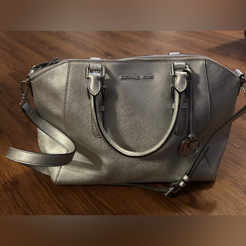 Micheal kors purse